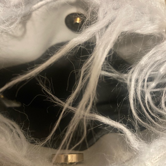 2 Chic Gray Faux Fur Crossbody Bag - Picture 4 of 6